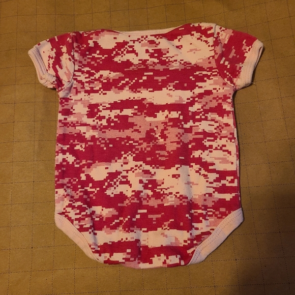 ♡ 2 Piece BABY BUNDLE ♡ Cammo Stripes Strawberries - Picture 10 of 10